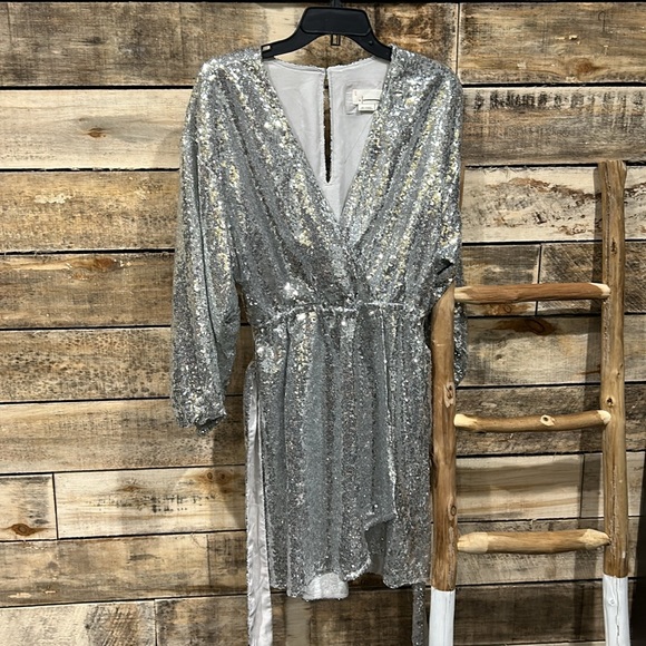 NWOT Anthropologie Lisabette Sequin Dress Size Medium Silver Z561 - Picture 6 of 7